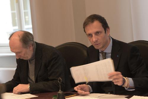 Il governatore Fedriga con il vicegovernatore Riccardi nella seduta di Giunta